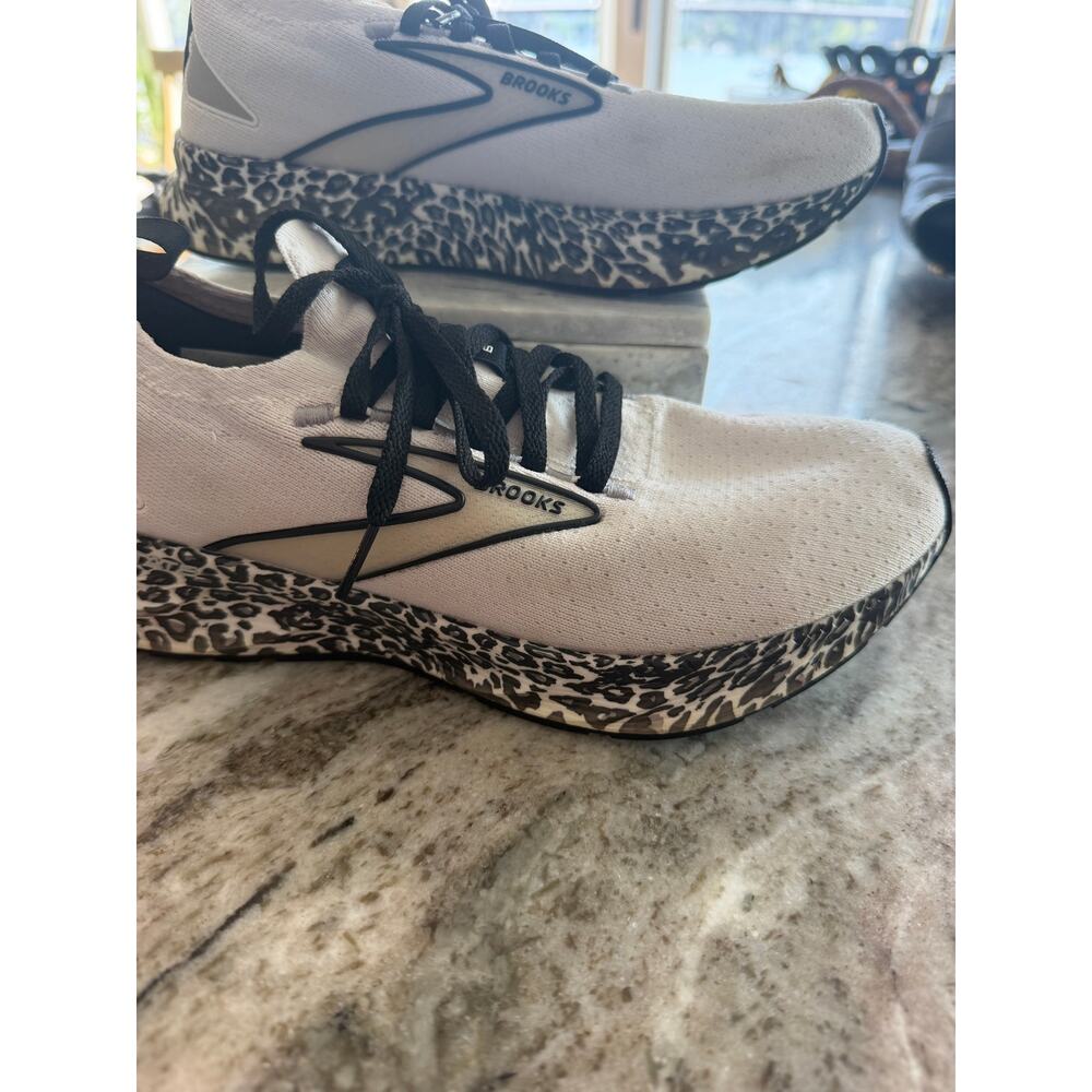 Brooks Levitate StealthFit Running Shoes White Leopard Print Women’s Size 8.5 - Picture 2 of 10